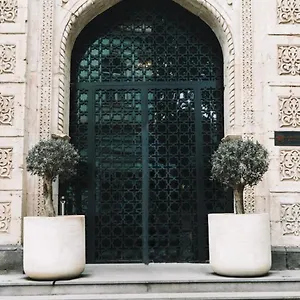 Otel Qarvasla, Tiflis